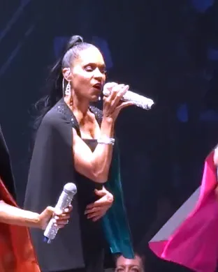 En Vogue Burgettstown
